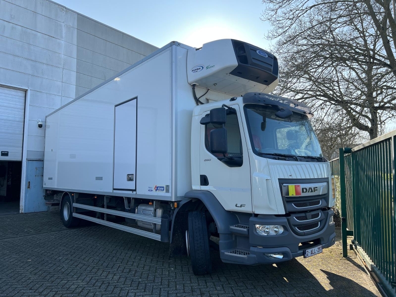 1ere mise en circulation 13/01/2020 - 6700cc gasoil - avec certificat immatriculation (partie 1) et certificat du service public mobilité de Wallonie + 3 clés - 31.485 km 
***
1ste inschrijving 13/01/2020 - 6700cc diesel - met inschrijvingsbewijs (deel 1) en attest van de Waalse openbare mobiliteitsdienst + 3 sleutels  -31.485 km 
