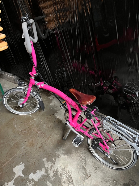 Vélo pliable rose de marque BROMPTON