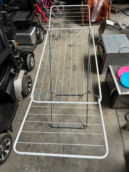 Sechoir à linge pliable gris et blanc 