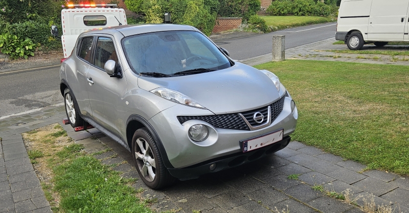 Véhicule Nissan Juke de couleur grise
1ère immatriculation : 05/09/2011
Boîte manuelle
Pas de clé - incertitude quant à la présence des documents de bord
kilométrage : environ 158.000 km
Bon état général