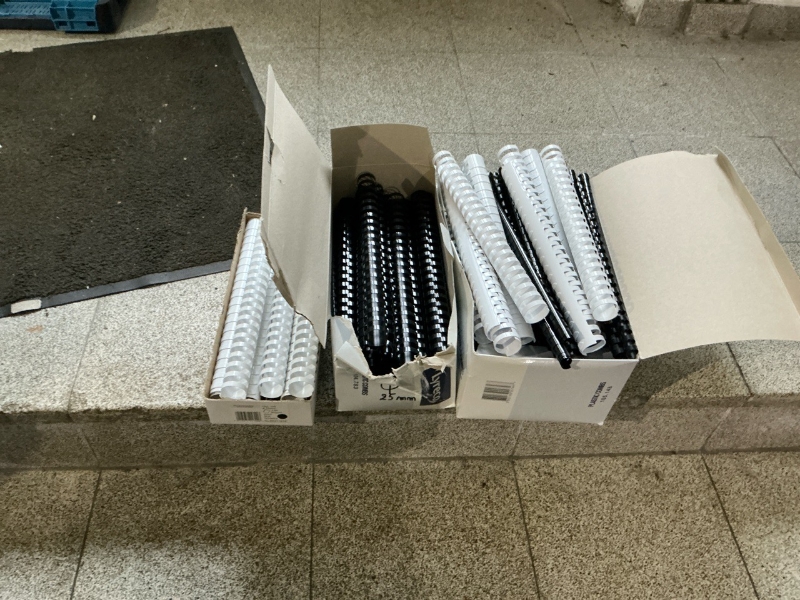 Lot de reliures en plastique, de marque LYRECO, format A4