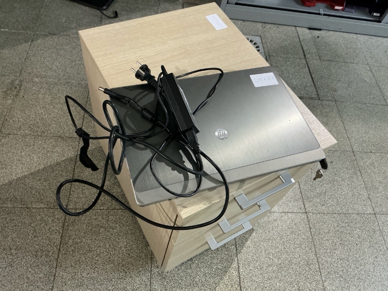 Un ordinateur portable de marque HP