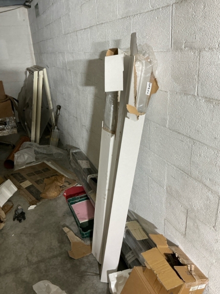 Lot de 5 luminaires à tubes-néons, neufs et emballés 

