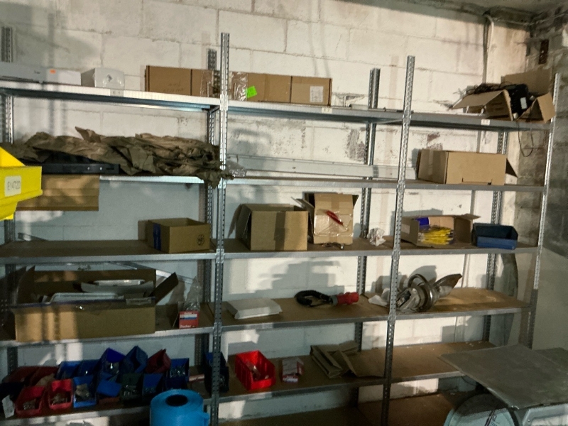 Lot de 24 étagères métalliques, 6 niveaux, dimensions : 100 cm x 40 cm x 200 cm de hauteur + un kit d'une étagère à monter 

