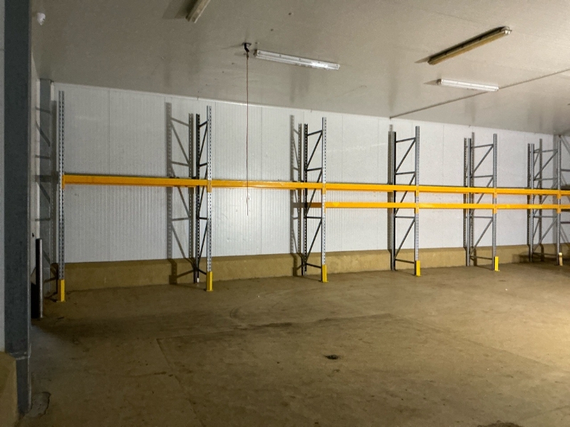 Lot de 11 racks de rangement métalliques 