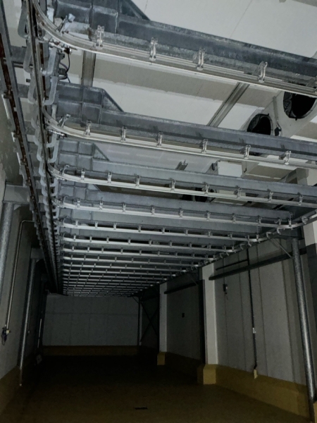 Mobilier administratif : Lot de racks de rangement / Lot de reliures LYRECO / Ecran BURGWACHTER / Lot de salopettes / Meuble de rangement / Imprimante DEVELOP INEO+ 280 / Un bureau et 2 chaises / Radiateur électrique MENO / Bureau en bois + armoire / 2 chaises blanches / Chaine HIFI DURABRAND / Poubelle / Boite à outils / Meuble en bois / Lot d'électroménagers / Lot de vaisselles / Frigo-congélateur WHIRLPOOL / Chauffage REDDY HEATER / Lot d'extincteurs / Table / 2 luminaires à tubes-néons / 3 chaises en plastique / Clavier numérique LENOVO / Table / Présentoir / Lot de vaisselles / Machine à café SENSEO / Armoire DATA CENTER / Un caisson / Une armoire / Tableau fusible / Chaise / Mobilier de salle à manger / Un lot de vaisselles / Bureau

Outillage : 2 palettes / Luminaires à tubes-néons / Lot de luminaires à tubes-néons / Lot de panneaux isolants / Lot de 5 plafonniers / Lot de rails passe-câbles / Lot de lames / Bureau d'angle / Meuble en bois / Ecran HP / Fax KODAK / Bureau / Bureau / Ordinateur HP / Table + meuble / Tour d'ordinateur HP / Chaise de bureau / Boite à clés / Lot de tubes métalliques / Etagère métallique / Lot de blocs ytong / Lot de gaines / Rails passe-câbles / Lot de gaines blanches

Equipement agroalimentaire : Rails des chambre froides / Barrière en inox / Operculeuse / Lave-mains mural en inox / Lave-mains mural en inox / Lot de tables de découpe / Lot de tables de découpe / Lot de chariots / Stations de nettoyage pour tabliers / Tourniquet ABF fermetures / Boiler électrique ALTANTIC / Bobine de câble électrique / Etagère murale / 5 lots de 5 casiers en inox / 3 garde-corps métalliques / Armoires métalliques avec casiers / Armoires métalliques avec casiers / Armoires métalliques avec casiers / Armoires métalliques avec casiers / Armoires métalliques avec casiers / Armoires métalliques avec casiers / Armoires métalliques avec casiers / Armoires métalliques avec casiers / Banc en plastique / Armoire métallique avec casiers / Micro-ondes DOMO / 2 convoyeurs industriels / Operculeuse MECA / Operculeuse CA VE CO / Lave-mains professionnel en inox / Présentoir en inox / Etagères en inox / Présentoirs en inox / Operculeuse MECA / Operculeuse MECA / Etagères en inox / Chariot de transport / 2 structures en inox / Gerbeur électrique LINDE / Racks de rangement bleus / Racks de rangement jaunes / 2 vestiaires / Structure porteuse en inox / Système logistique et étiquetage MPS / Rampe en inox / Présentoir en inox / Présentoir en inox / Bobines de bande plastique / Quai de chargement / Quai de chargement / Magasins automatisés / Quai de chargement / Lot de plaques d'échangeur thermique / Ventilation / Lot de poubelles / Lot de caillebotis plastiques alimentaires / Une porte-rideau / Lot de tapis industriels / 2 bobines de film plastique / 12 bacs de rangement / 2 étagères en inox / Lot de bouchons et d'étiquettes / Lot de rouleaux de papier-toilettes / Un rouleau de sacs poubelles bleus / 2 étagères métalliques / 2 étagères métalliques / 2 étagères métalliques / Meuble en inox / Rouleau de film plastique / Lot de bobines / Lot de EURO palettes en bois / Lot de palettes fines en plastique / Lot de rouleaux de film plastique / Lot de bobines de banque plastique blanche / Rouleau de sacs poubelles verts / Lot de tapis industriels / Lot de rouleaux étiquettes TURBEL / Lot de sachets en plastique / Porte rideau / Coffret pour ordinateur / Enrouleur tuyau / Lavabo / 2 cache extincteur / Touret à meuler double / 2 palettes grises / 5 palettes noires / 2 moteurs industriels / Cuve INOX / 3 cuves INOX / 4 bacs de rétention / Lot de bacs alimentaires / Lot de cageots en plastique / Cageots blancs (68 pièces) / Lot de classeurs / Un cache extincteur / Porte en bois coulissante sur rails / Porte métallique coulissante sur rails / Lot de cache alarme incendie / 2 éviers / Etagère métallique blanche 4 tablettes / Porte coulissante inox avec cadenas sur rails / Cache extincteur / Lot de crochets / Table en inox avec évacuation / Palettes noires en plastiques (15 neuves et 9 usées) / Lot de 8 luminaire industriels suspendus / Cornières en plinthes (6 pièces) / Semi-remorque / Monte-charge
