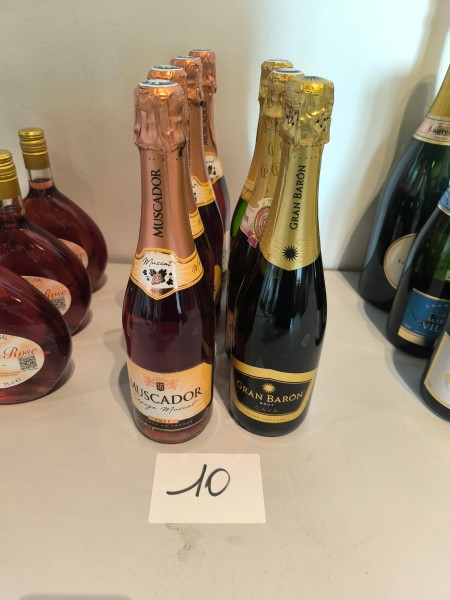 Een set van 7 flessen diverse mousserende wijnen – kavel bij Auctionline, Anderlecht