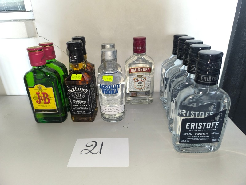 12 flesjes diverse alcoholische dranken (zakformaat) – kavel bij Auctionline, Anderlecht