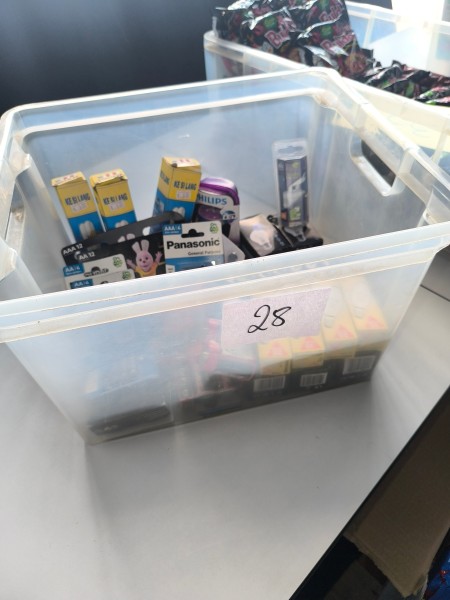 Een partij batterijen en lampen – kavel bij Auctionline, Anderlecht
