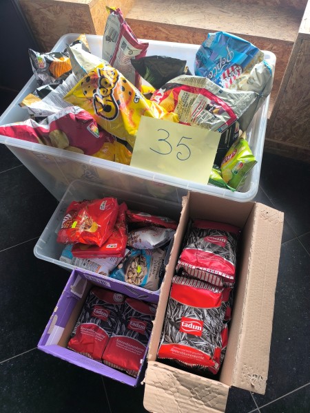 Een assortiment chips, pinda’s en diverse pipa’s – kavel bij Auctionline, Anderlecht