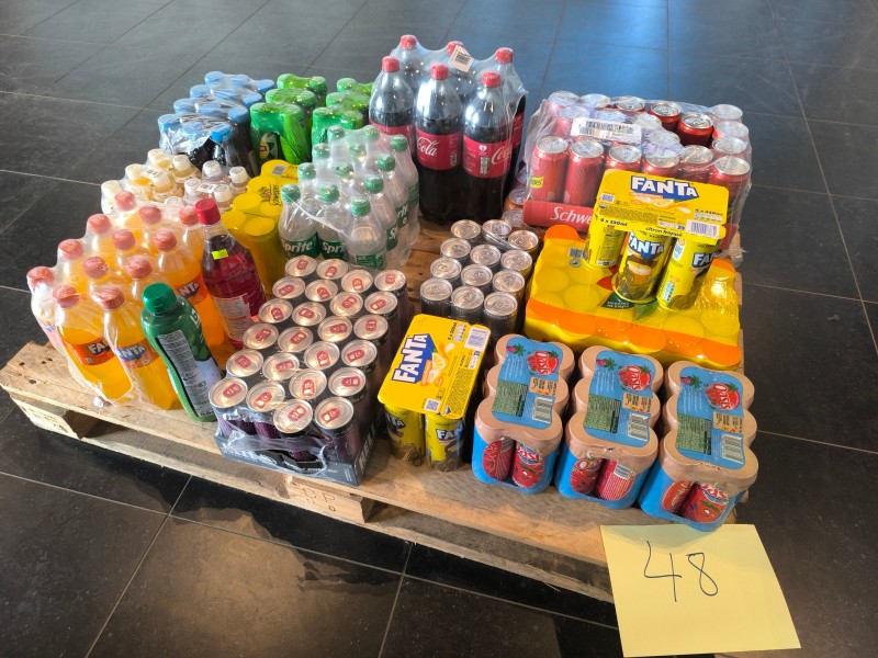 Een assortiment frisdranken in verpakkingen – kavel bij Auctionline, Anderlecht