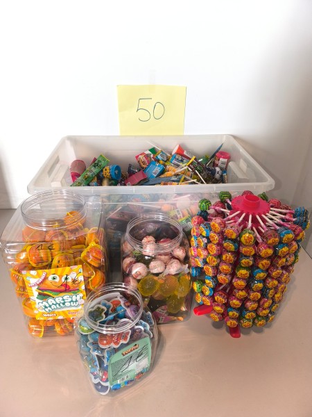 Een assortiment diverse snoepjes en kauwgom – kavel bij Auctionline, Anderlecht