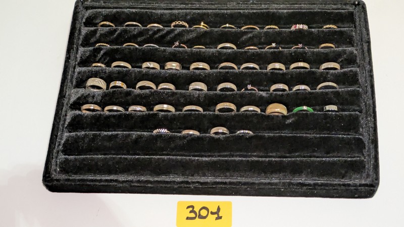 Een partij van 54 diverse ringen en trouwringen – kavel bij Auctionline, Anderlecht