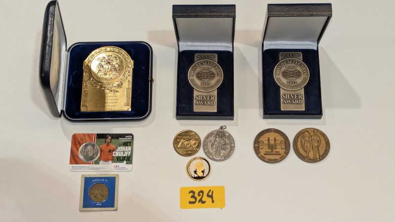 Een set diverse herdenkingsmunten en medailles – kavel bij Auctionline, Anderlecht