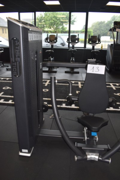 Een “Chest Press Vertical”-apparaat van het merk ATHLETICS – kavel bij Auctionline, Anderlecht