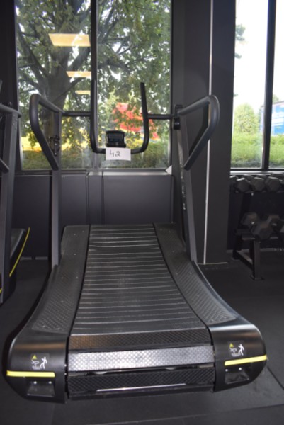 Een gebogen loopband “SKILL MILL CONVERT” – kavel bij Auctionline, Anderlecht