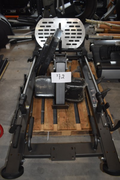Een „LEG PRESS”-apparaat (gedemonteerd) – kavel bij Auctionline, Anderlecht