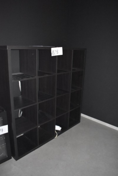 Een kast met 16 vakken van donker hout – kavel bij Auctionline, Anderlecht