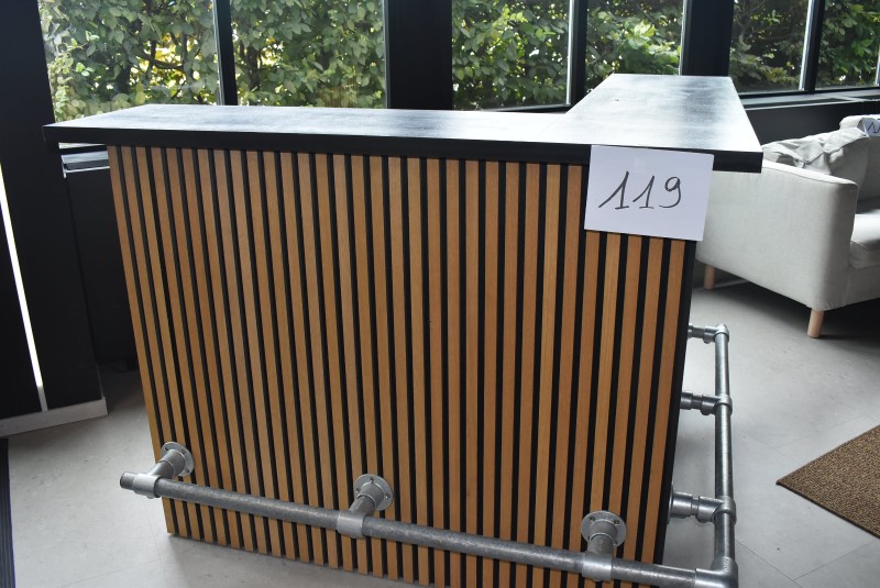 Een houten hoekbalie – kavel bij Auctionline, Anderlecht