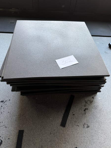 Een partij vloerbeschermingsplaten van 1 m x 1 m (25 stuks) – kavel bij Auctionline, Anderlecht