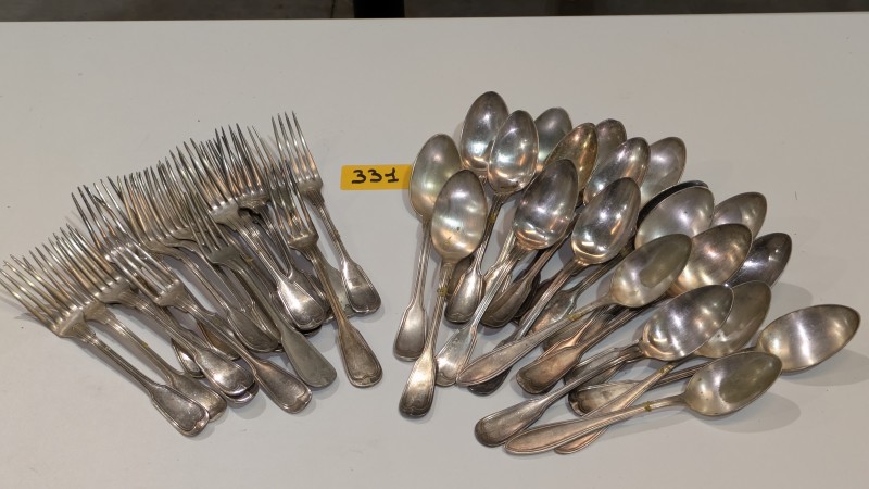 Een set van 19 vorken en 21 lepels van verzilverd metaal – kavel bij Auctionline, Anderlecht