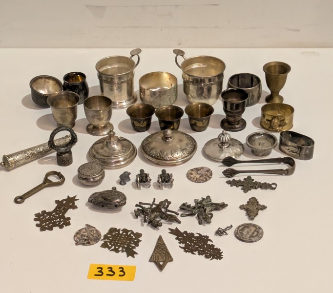 Een set van diverse voorwerpen van verzilverd metaal – kavel bij Auctionline, Anderlecht