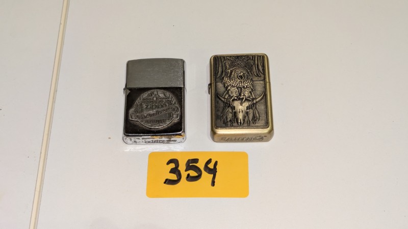 2 aanstekers (ZIPPO en Earth) – kavel bij Auctionline, Anderlecht