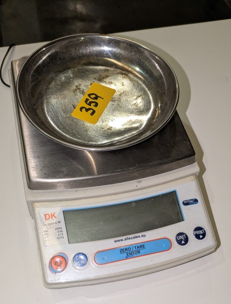 Een elektronische weegschaal van DK (min. 0,05 g, max. 2200 g) – kavel bij Auctionline, Anderlecht