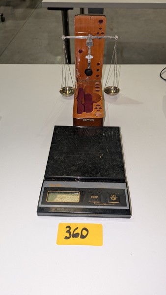 2 kleine weegschalen – kavel bij Auctionline, Anderlecht