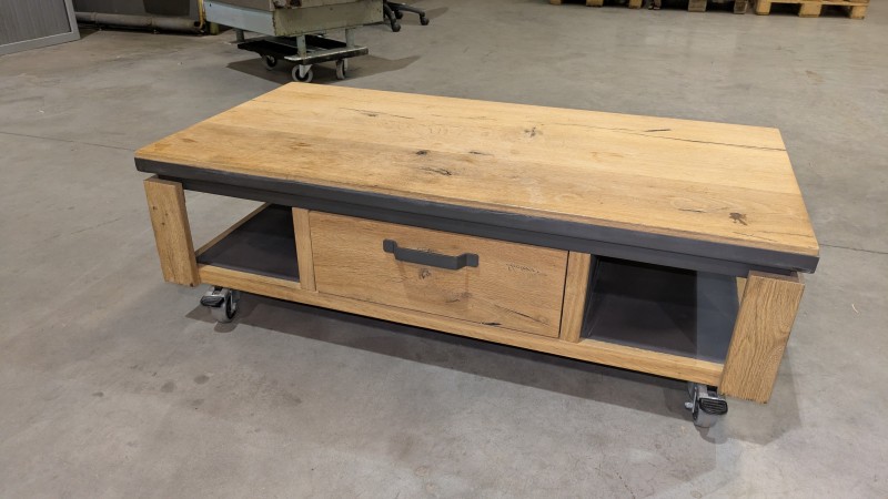 Een salontafel van licht hout – kavel bij Auctionline, Anderlecht
