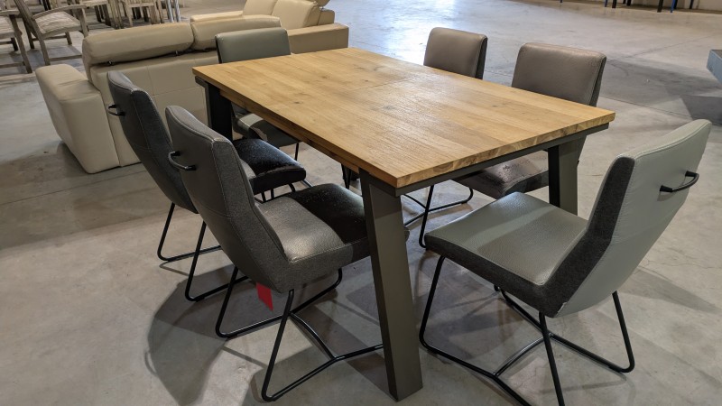 Een houten tafel met verlengstukken + 6 stoelen – kavel bij Auctionline, Anderlecht