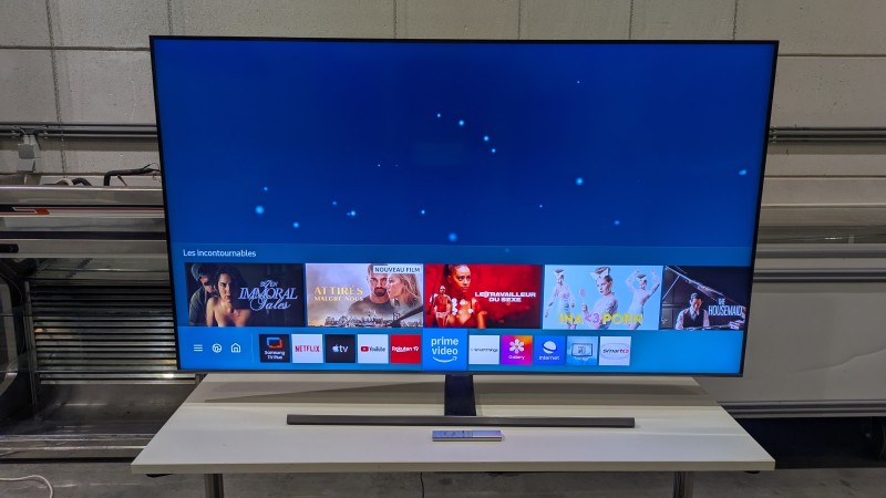 Een SAMSUNG-tv van 65 inch met afstandsbediening – kavel bij Auctionline, Anderlecht