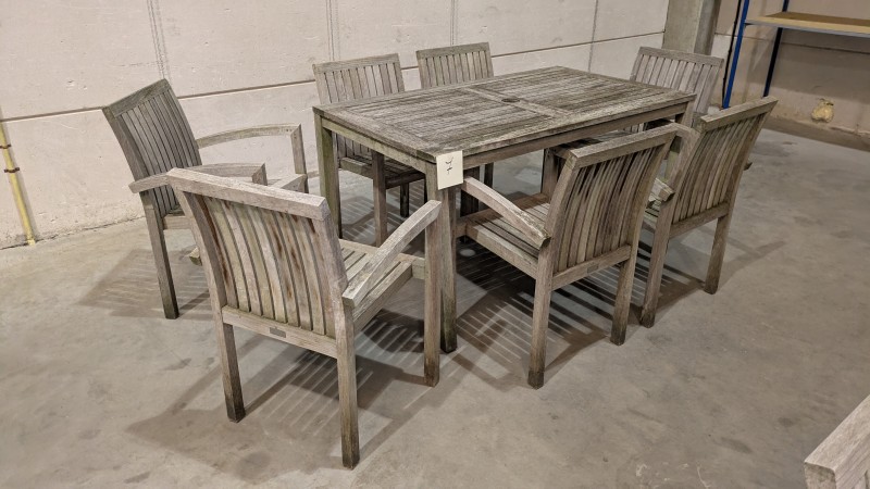 Een teakhouten tafel + 7 stoelen – kavel bij Auctionline, Anderlecht