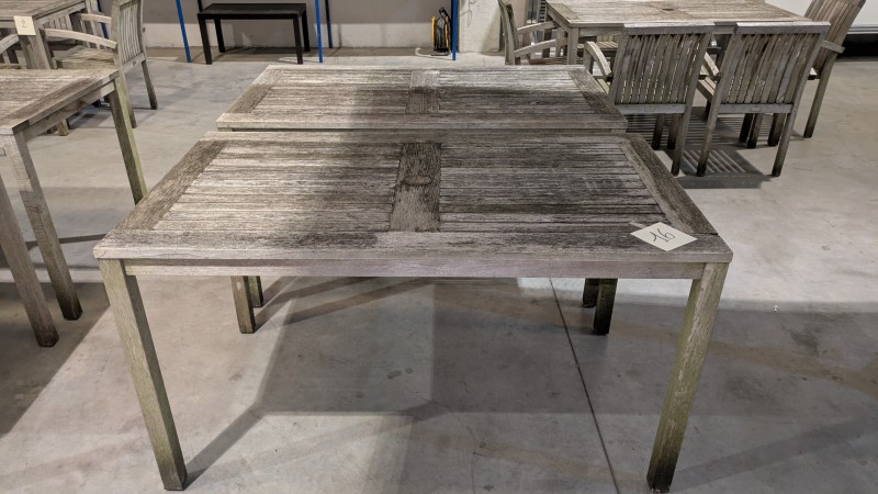Een set van 2 teakhouten tafels – kavel bij Auctionline, Anderlecht