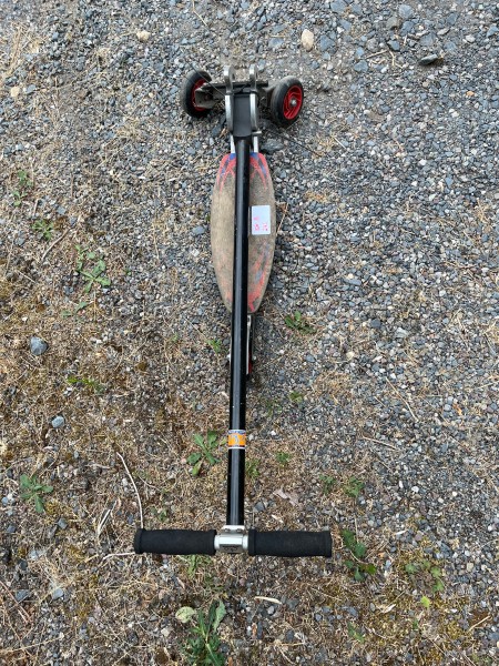 LOT B245 - Trottinette articulée Cilo à trois roues – kavel bij Auctionline, Leglise