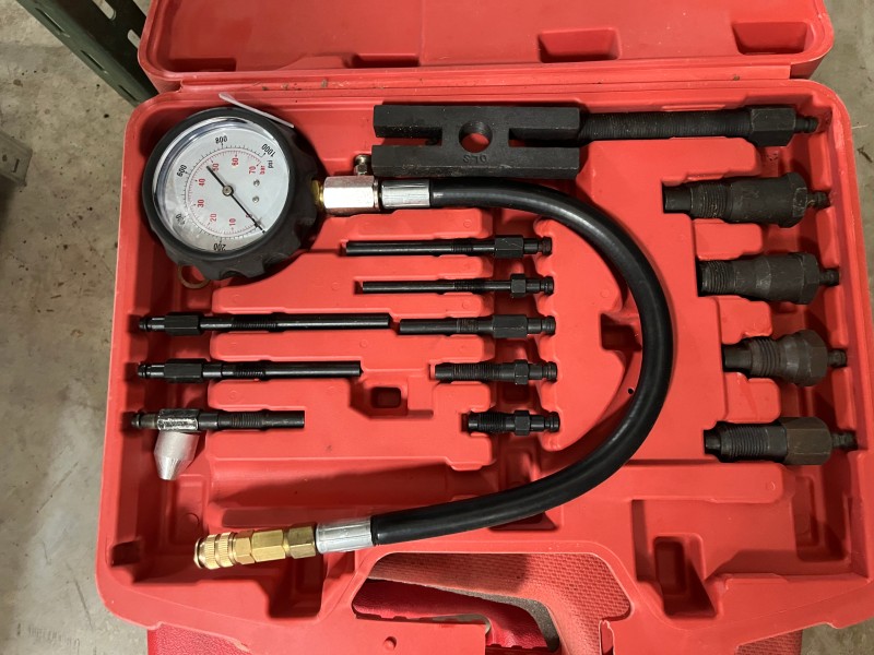 LOT B273 - Coffret de contrôle de compression pour moteurs diesel TU-15 – kavel bij Auctionline, Leglise