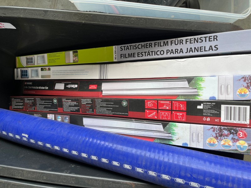 LOT B284 - Lot de films pour vitrages et accessoires de protection solaire – kavel bij Auctionline, Leglise