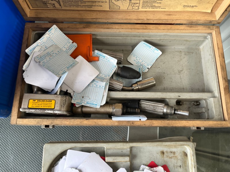 LOT B315 - Compressiomètre enregistreur Motometer en coffret bois – kavel bij Auctionline, Leglise