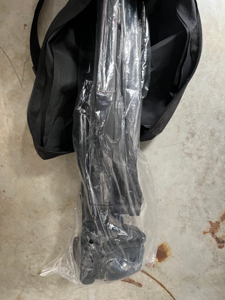 LOT B326 – Trépied pliable avec housse de transport – kavel bij Auctionline, Leglise