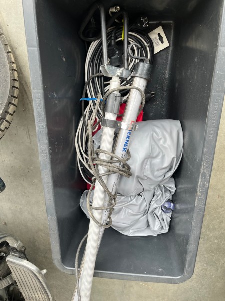 Lot B335 – Lot de matériel de chantier et accessoires – kavel bij Auctionline, Leglise
