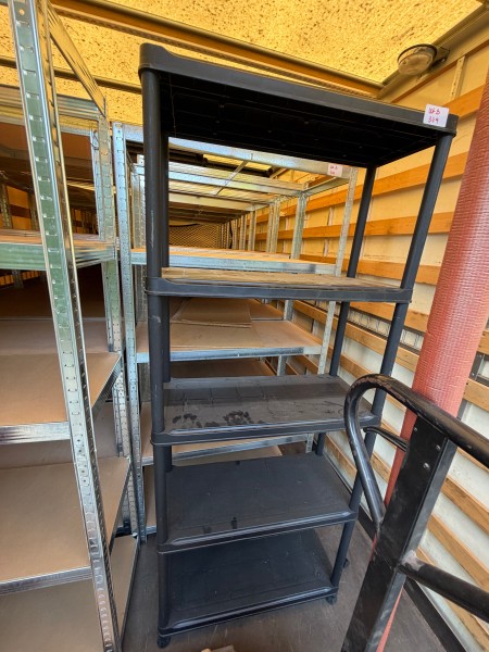 LOT B349 - Lot de quatre étagères en plastique – kavel bij Auctionline, Leglise