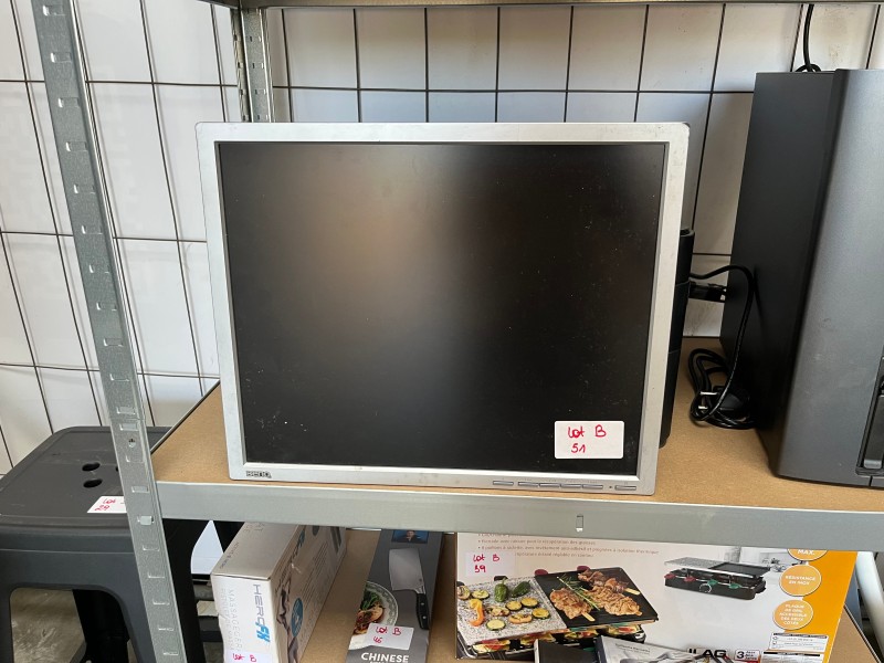 LOT B51 - Écran LCD BenQ 17/19 pouces – kavel bij Auctionline, Leglise