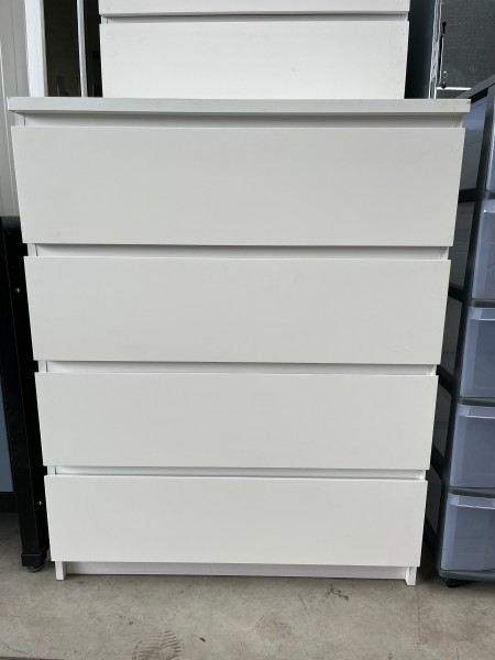 LOT B89 - Lot de 3 commodes blanches à 4 tiroirs – kavel bij Auctionline, Leglise
