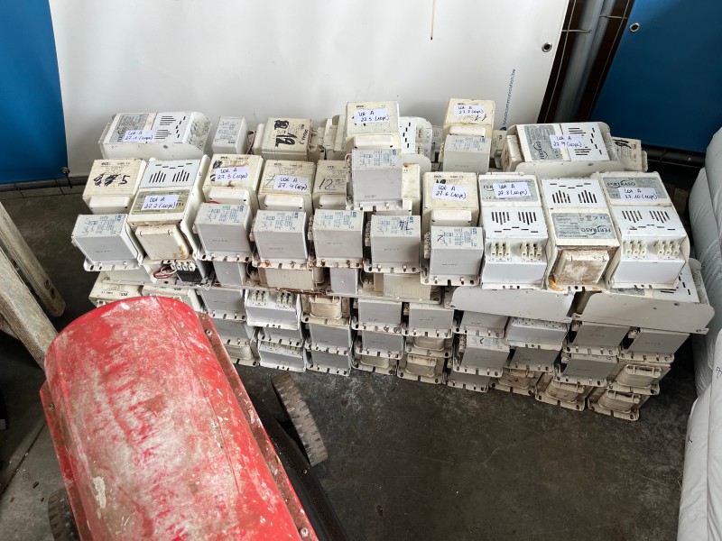 Divers lots: transformateurs, aérateurs, tambour rotatif, hachoir sur pied,… – kavel bij Auctionline, Leglise