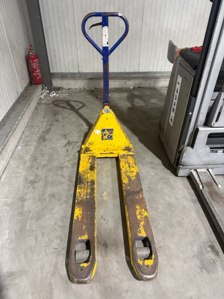Geel-blauwe manuele transpallet van Stöcklin met dubbele vorken en handgreep – kavel bij Auctionline, Sint-Lievens-Houtem