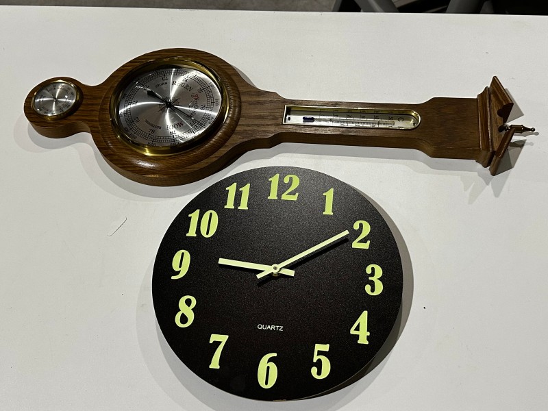 Een wandklok + een barometer – kavel bij Auctionline, Anderlecht