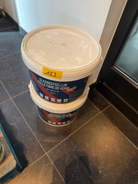 2 potten van 10 kg glasvezellijm – kavel bij Auctionline, Anderlecht