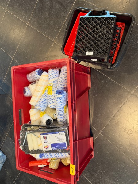 Een partij verfrollers en verfbakken – kavel bij Auctionline, Anderlecht