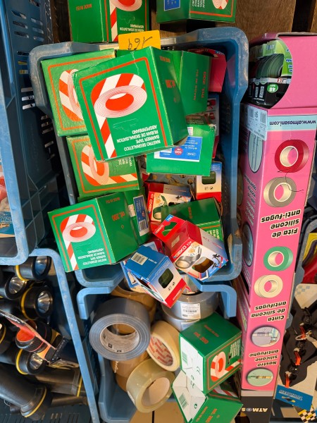 Een partij markeringstape en plakband – kavel bij Auctionline, Anderlecht