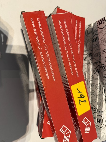 Een set van 6 elektrische sluitplaten JIS – kavel bij Auctionline, Anderlecht